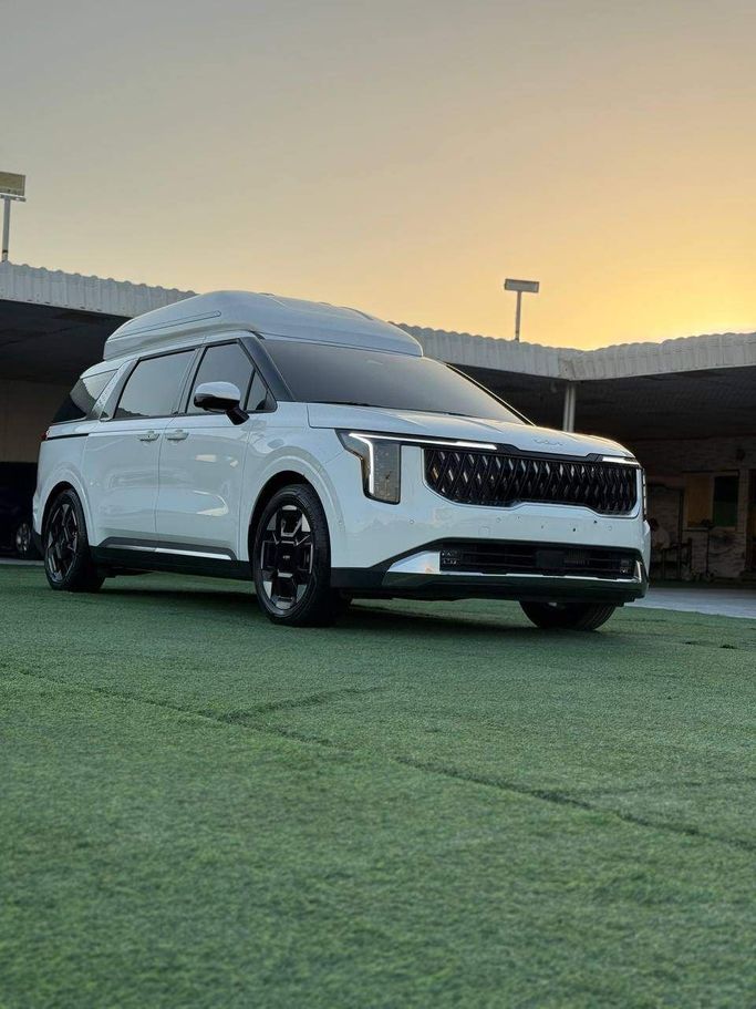 مستعملة Kia Carnival فيس ليفت IV, 2.2 l, 2025 في في عجمان من Syria Motors، اللون أبيض. المواصفات الكورية | AUTO.AE