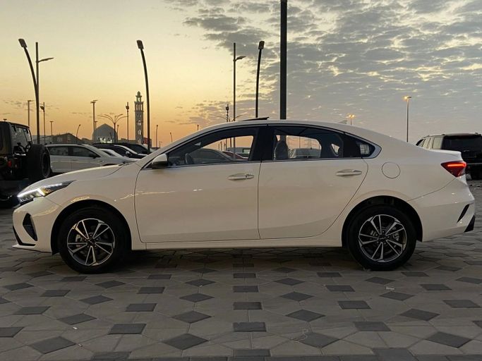 Новый Kia K3 III (BL7), 1.6 л, 2024 в Аджмане от Abu Rashid Cars  Белый цвет. GCC | AUTO.AE