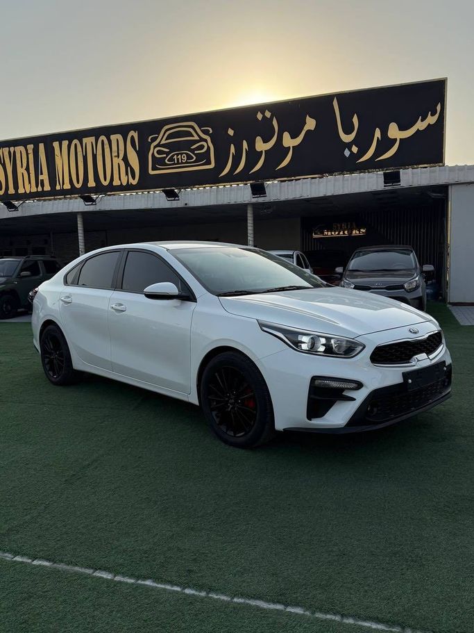 Подержанный Kia K3 II, 1.6 л, 2020 в Аджмане от Syria Motors Белый цвет.  | AUTO.AE