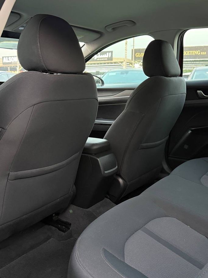 Подержанный Kia K5 III, 1.6 л, 2021 в Аджмане от Syria Motors Красный цвет. Американская | AUTO.AE