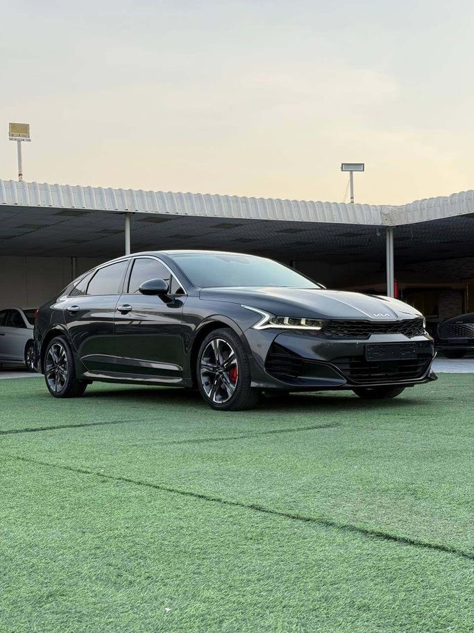 Подержанный Kia K5 III, 2.0 л, 2023 в Аджмане от Syria Motors Серый цвет. Корейская | AUTO.AE | Объявление #272603