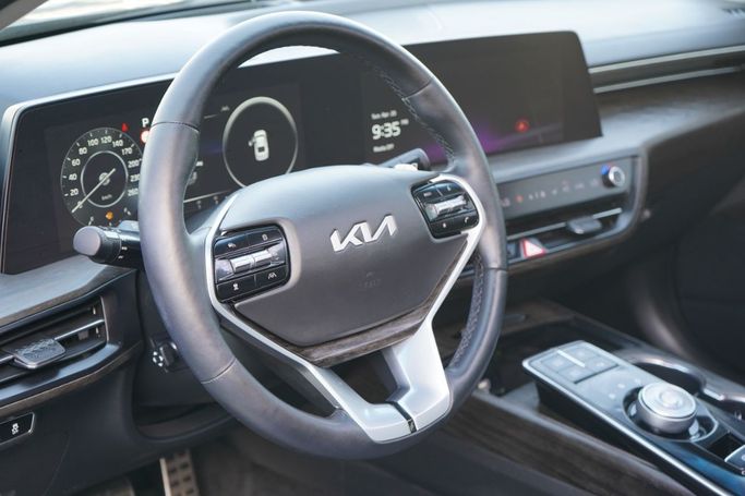 Подержанный Kia K8 I, 2.5 л, 2022 в Аджмане от Syria Motors Золотистый цвет. Корейская | AUTO.AE
