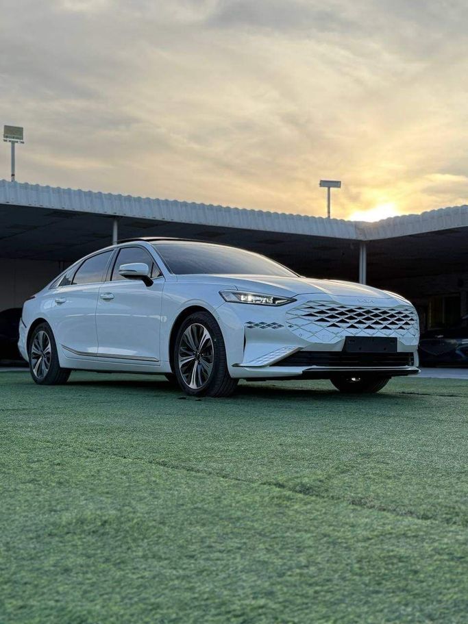مستعملة Kia K8 I, 1.6 l, 2023 في في عجمان من Syria Motors، اللون أبيض. المواصفات الكورية | AUTO.AE