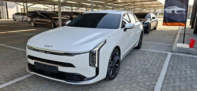 Подержанный Kia K8 I Рестайлинг, 3.5 л, 2025 в Аджмане от HM CARS FZE Белый цвет. Корейская | AUTO.AE