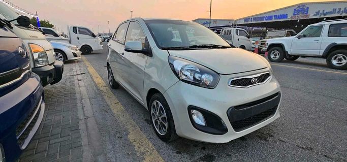 Подержанный Kia Picanto II, 1.2 л, 2012 в Аджмане от AL AREF MOTORS FZC Бежевый цвет. Other | AUTO.AE