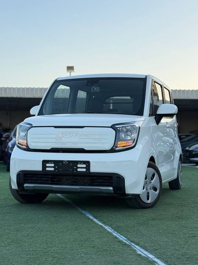 Подержанный Kia Ray I Рестайлинг 2, 1.0 л, 2023 в Аджмане от Syria Motors Белый цвет. Корейская | AUTO.AE