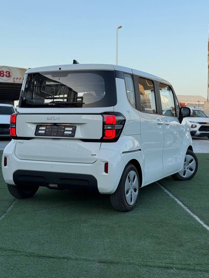 Подержанный Kia Ray I Рестайлинг 2, 1.0 л, 2023 в Аджмане от Syria Motors Белый цвет. Корейская | AUTO.AE