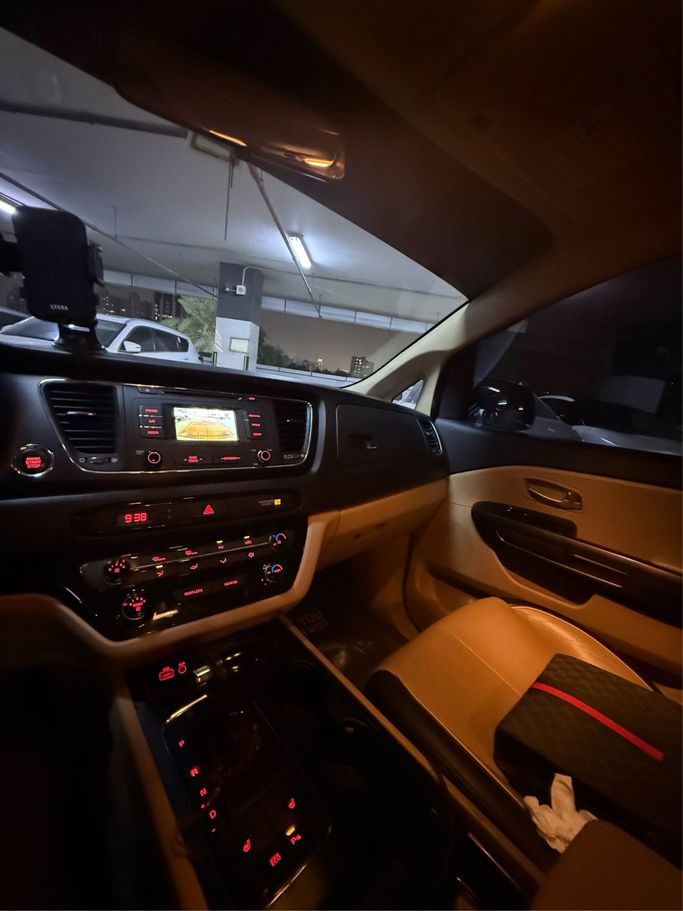 Used Kia Sedona III, 3.3 l, 2017 in Ajman, Golden color. American Specs | AUTO.AE