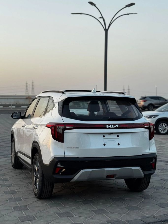 Новый Kia Seltos I Рестайлинг, 1.4 л, 2025 в Аджмане от Abu Rashid Cars  Белый цвет. GCC | AUTO.AE