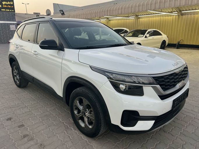 Подержанный Kia Seltos I Рестайлинг, 1.6 л, 2023 в Аджмане от Al Asalah Used cars  Белый цвет. GCC | AUTO.AE | Объявление #261290