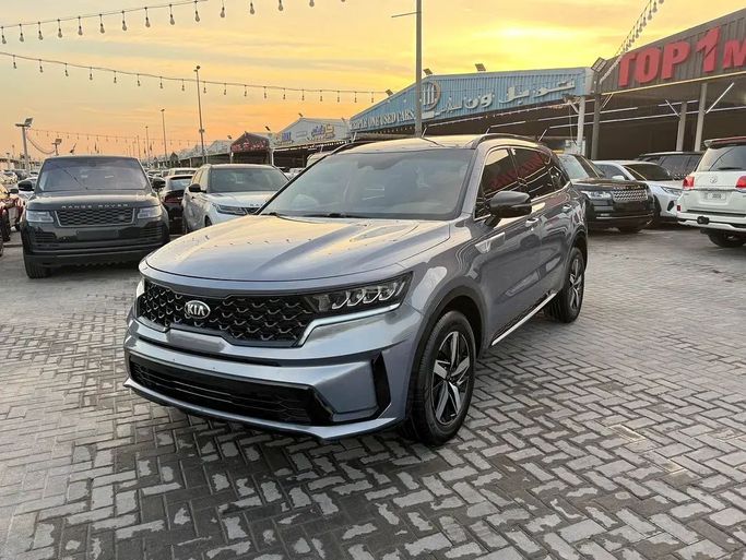 مستعملة Kia Sorento رابعاً, 2.5 l, 2021 في في عجمان من TOP 1 MOTORS، اللون رمادي. المواصفات الأمريكية | AUTO.AE