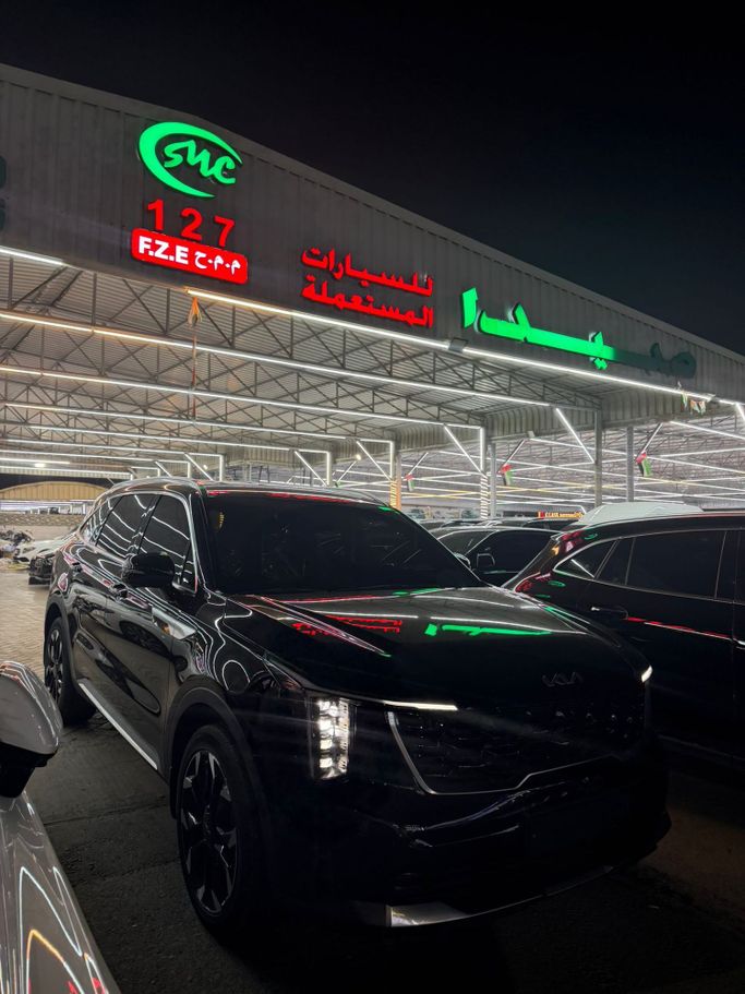 مستعملة Kia Sorento فيس ليفت IV, 2.5 l, 2025 في في عجمان من ABDULLA HUSSAIN HAMWI، اللون أسود. مواصفات الخليج | AUTO.AE