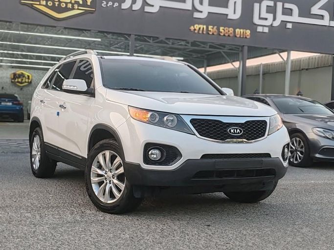 مستعملة Kia Sorento ثانياً, 2.2 l, 2012 في في عجمان من Luxury Motors، اللون أبيض. المواصفات الكورية | AUTO.AE