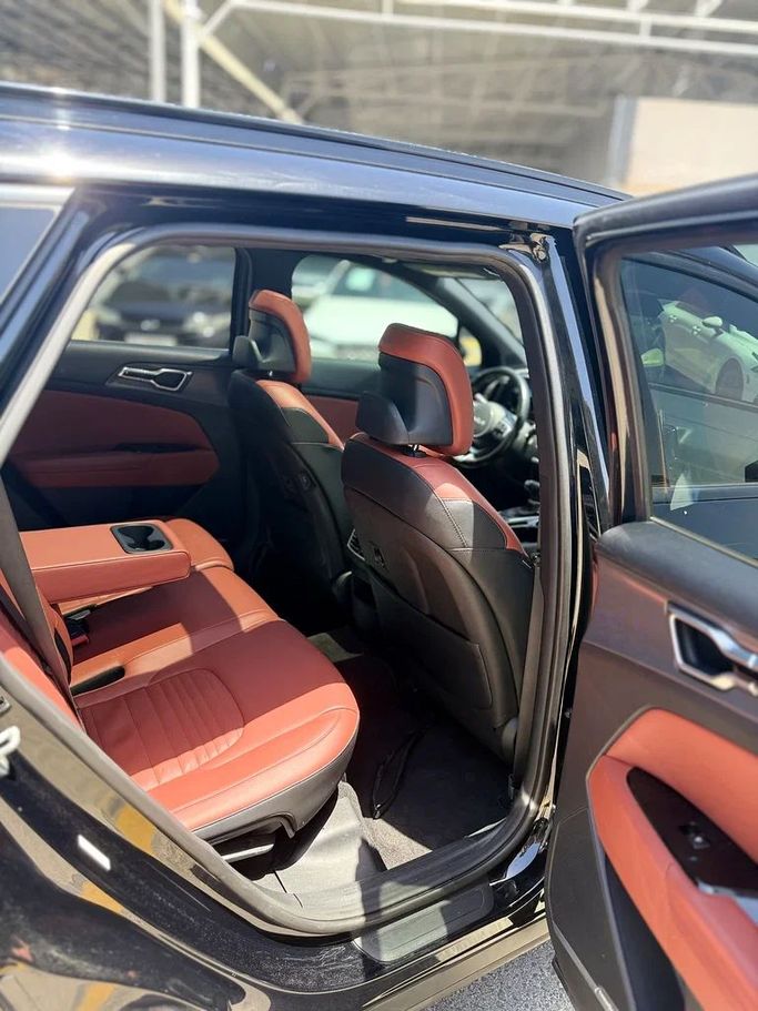 Used Kia Sportage V, 2.5 l, 2023 in Ajman by Al Hilal Motors, Black color. American Specs | AUTO.AE