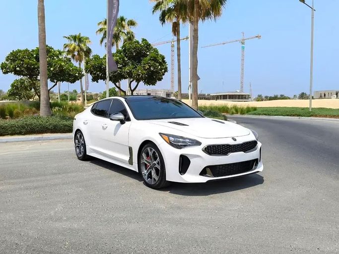 مستعملة Kia Stinger I, 3.3 l, 2019 في في عجمان من SANA AL SHEHEZIN MOTORS، اللون أبيض. المواصفات الكورية | AUTO.AE