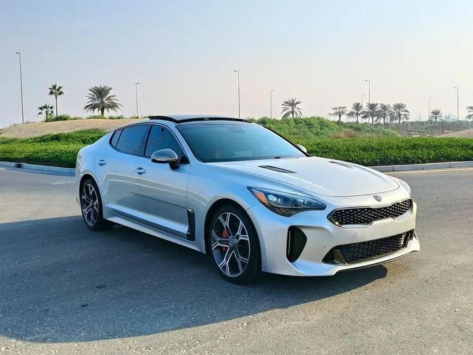 مستعملة Kia Stinger I, 3.3 l, 2018 في في عجمان من SANA AL SHEHEZIN MOTORS، اللون فضي. المواصفات الكورية | AUTO.AE