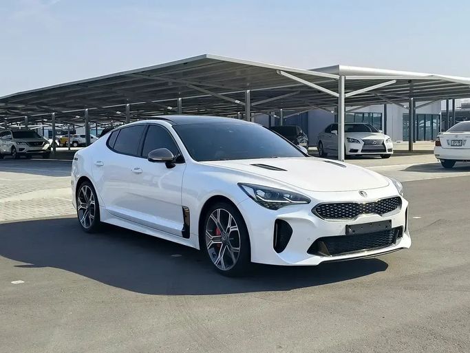 مستعملة Kia Stinger I, 3.3 l, 2018 في في عجمان من SANA AL SHEHEZIN MOTORS، اللون أبيض. المواصفات الكورية | AUTO.AE
