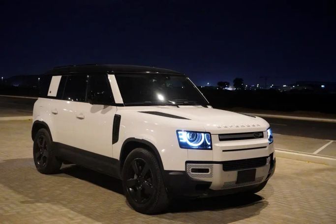 Подержанный Land Rover Defender 110 II, 3.0 л, 2024 в Аджмане от ETHRA Белый цвет. Other | AUTO.AE