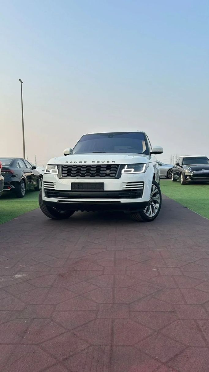 Подержанный Land Rover Range Rover P360 IV Рестайлинг, 3.0 л, 2019 в Аджмане от Abu Rashid Cars  Белый цвет. GCC | AUTO.AE