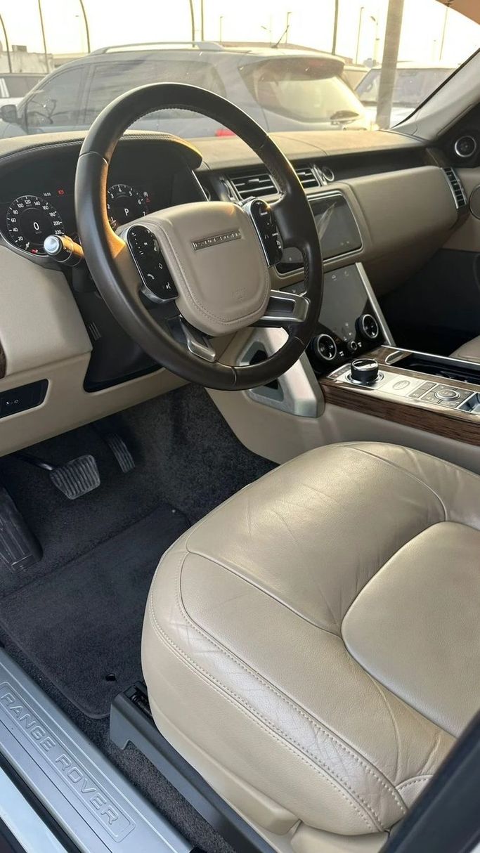 Подержанный Land Rover Range Rover P360 IV Рестайлинг, 3.0 л, 2019 в Аджмане от Abu Rashid Cars  Белый цвет. GCC | AUTO.AE