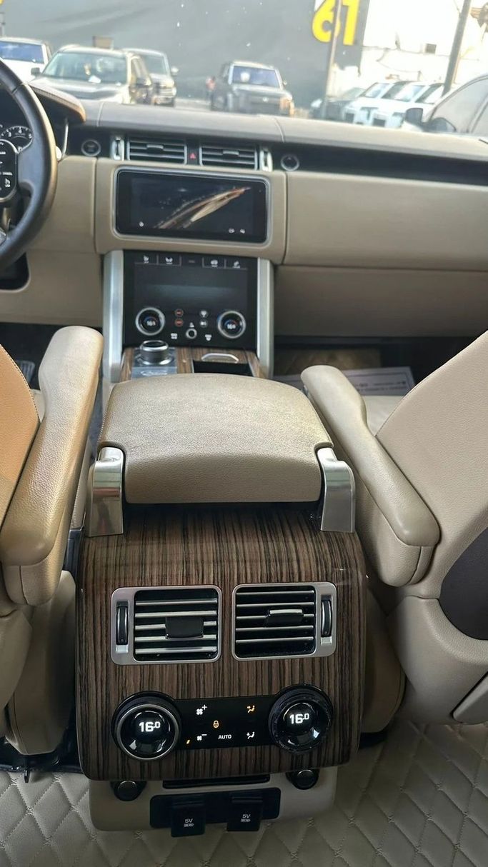 Подержанный Land Rover Range Rover P360 IV Рестайлинг, 3.0 л, 2019 в Аджмане от Abu Rashid Cars  Белый цвет. GCC | AUTO.AE