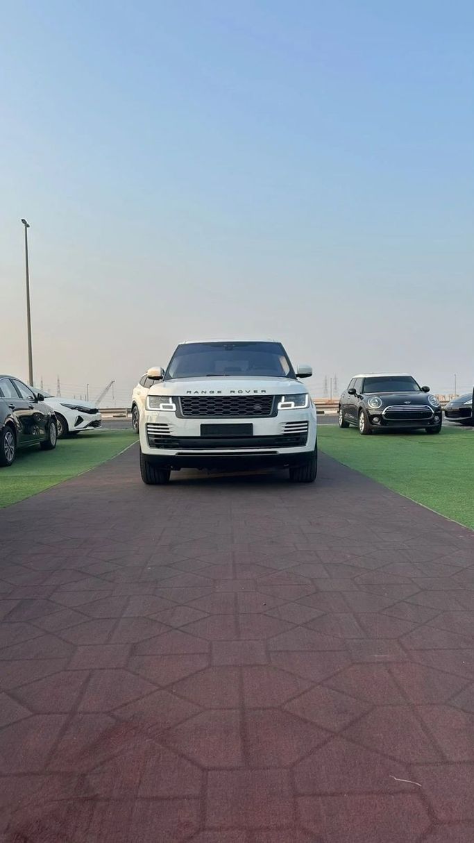 Подержанный Land Rover Range Rover P360 IV Рестайлинг, 3.0 л, 2019 в Аджмане от Abu Rashid Cars  Белый цвет. GCC | AUTO.AE