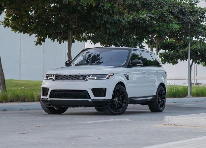 Подержанный Land Rover Range Rover P360 IV Рестайлинг, 3.0 л, 2018 в Аджмане от AMG Cars Белый цвет. Американская | AUTO.AE