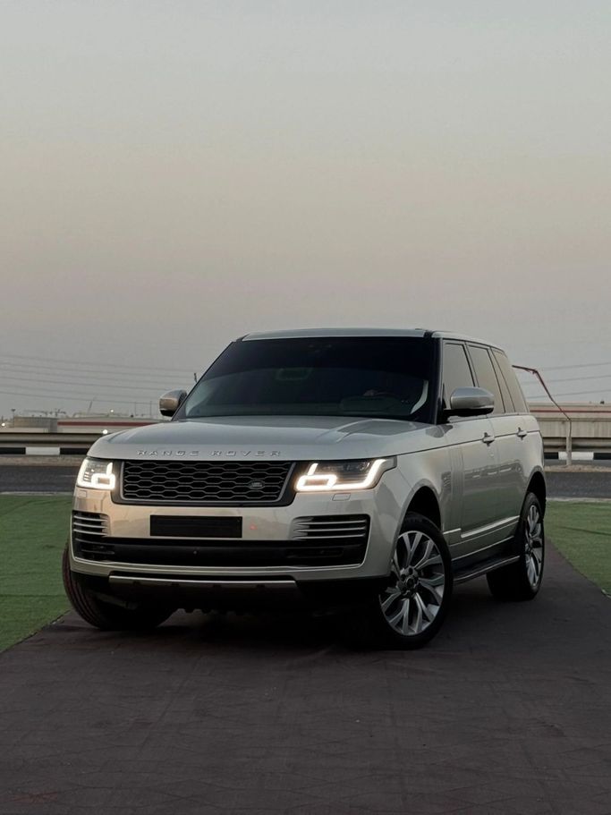 Подержанный Land Rover Range Rover P340 IV Рестайлинг, 3.0 л, 2019 в Аджмане от Abu Rashid Cars  Серебристый цвет. Американская | AUTO.AE