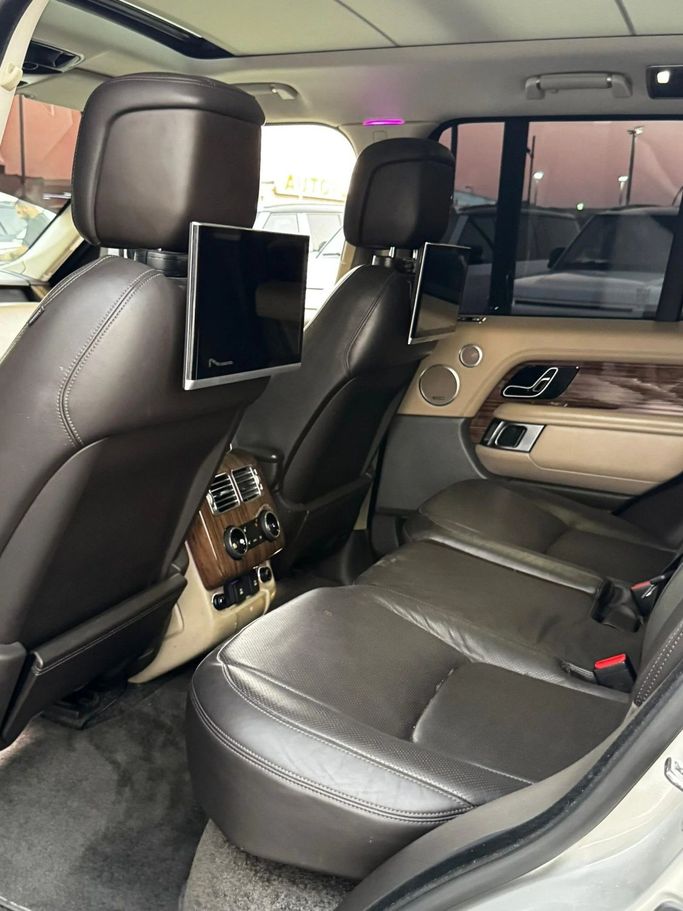 Подержанный Land Rover Range Rover P340 IV Рестайлинг, 3.0 л, 2019 в Аджмане от Abu Rashid Cars  Серебристый цвет. Американская | AUTO.AE