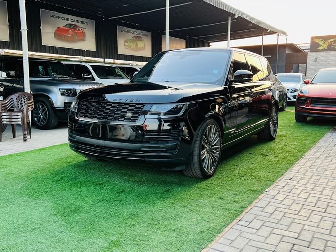 مستعملة ⁦Land Rover Range Rover P525 فيس ليفت IV، 5.0 l، 2020⁩ في في الإمارات, عجمان من DEAL CARS، اللون أسود. المواصفات الأمريكية | AUTO.AE | إعلان #288071