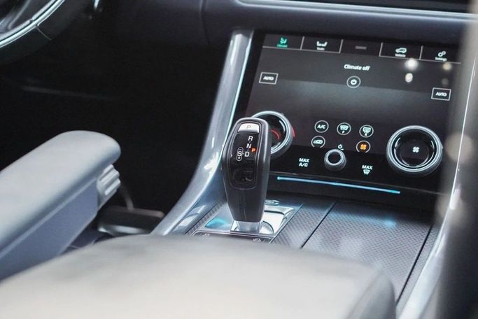 Used Land Rover Range Rover Sport P525 II Facelift, 5.0 l, 2019 in Ajman by AMG Cars, Silver color. American Specs | AUTO.AE