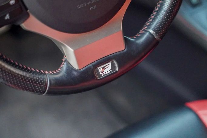 Подержанный Lexus CT 200h I Рестайлинг, 1.8 л, 2016 в Аджмане от AMG Cars Золотистый цвет. Американская | AUTO.AE