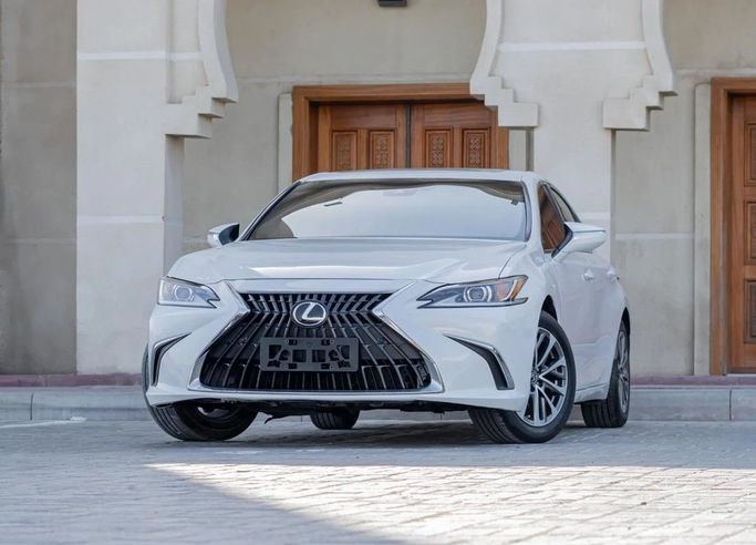 Used Lexus ES 350 VII Facelift, 3.5 l, 2022 in Ajman by AMG Cars, White color. American Specs | AUTO.AE