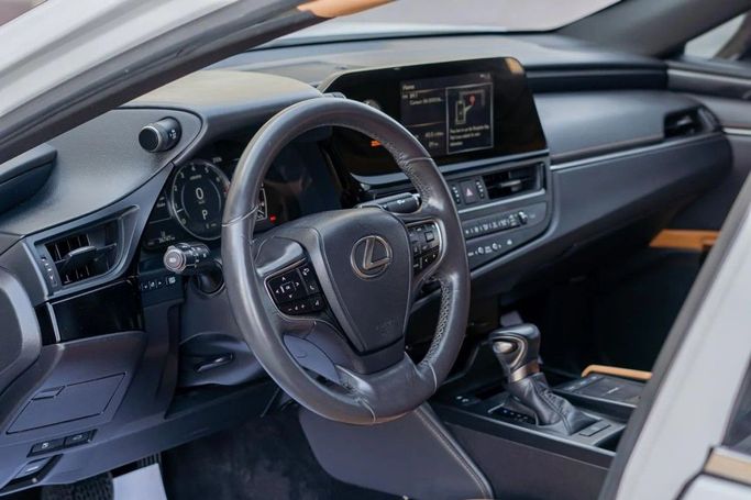 Used Lexus ES 350 VII Facelift, 3.5 l, 2022 in Ajman by AMG Cars, White color. American Specs | AUTO.AE