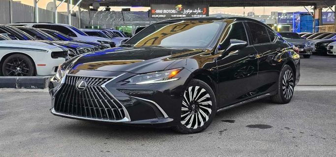 Подержанный Lexus ES 200 VII Рестайлинг, 2.0 л, 2023 в Аджмане от AL AREF MOTORS FZC Черный цвет. Other | AUTO.AE