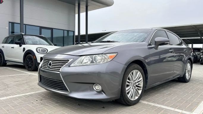 مستعملة Lexus ES 350 سادساً, 3.5 l, 2015 في في الإمارات, عجمان من EBARIZ AUTO، اللون رمادي. المواصفات الأمريكية | AUTO.AE | إعلان #276231