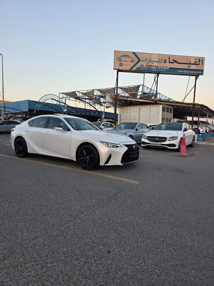 Подержанный Lexus IS 300 III Рестайлинг 2, 3.5 л, 2022 в Аджмане от AL FAYHA CARS Белый цвет. Американская | AUTO.AE | Объявление #255703
