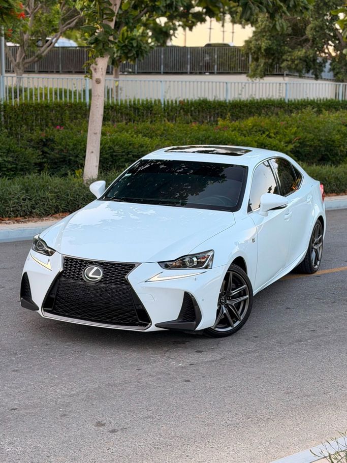 Подержанный Lexus IS 300 III Рестайлинг, 2.0 л, 2020 в ОАЭ, Аджман от WB FINE CARS Белый цвет.  | AUTO.AE | Объявление #276532