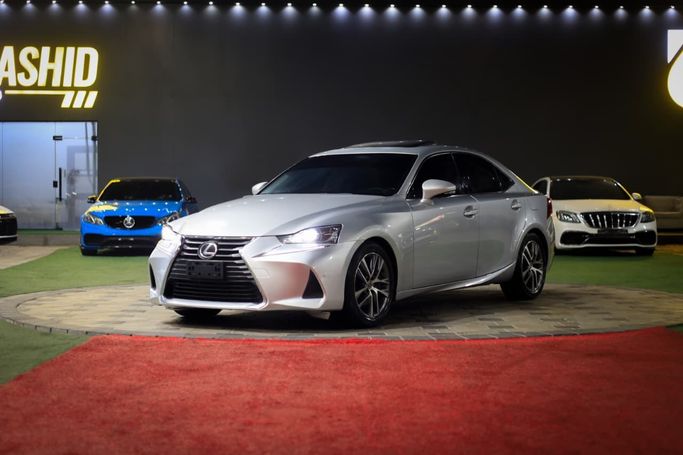 مستعملة ⁦Lexus IS 300 ثالثاً فيس ليفت، 2.0 l، 2018⁩ في في الإمارات, عجمان من DEAL CARS، اللون فضي. مواصفات الخليج | AUTO.AE | إعلان #288121