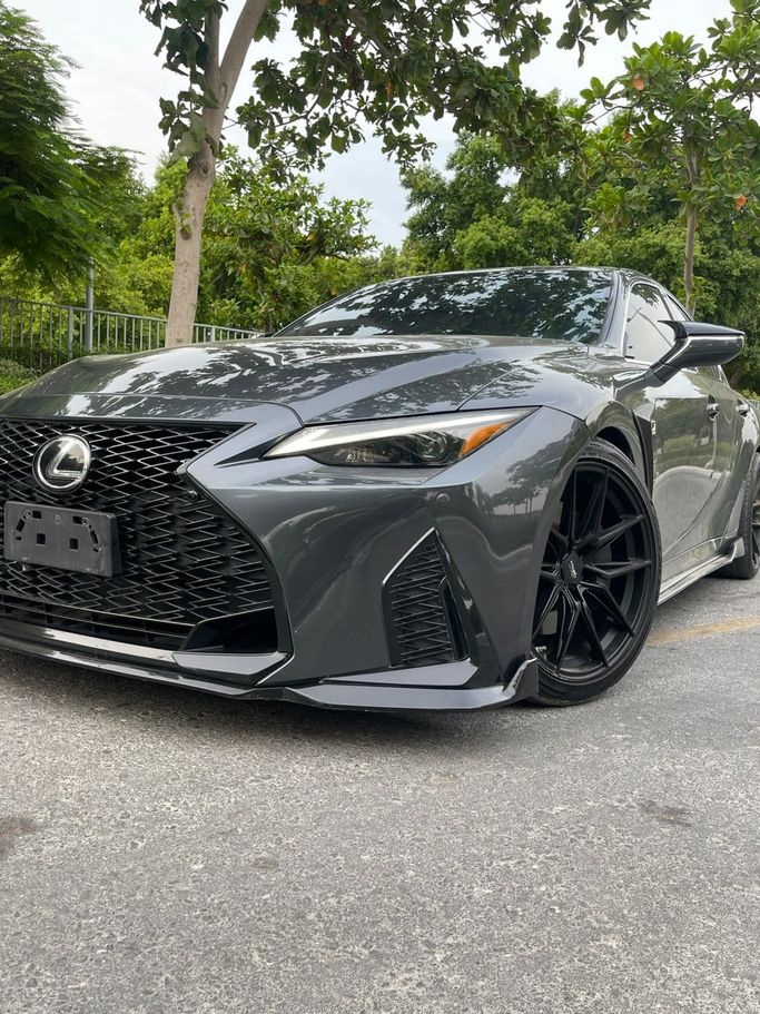 مستعملة ⁦Lexus IS 350 ثالثاً فيس ليفت 2، 3.5 l، 2022⁩ في في الإمارات, عجمان من DEAL CARS، اللون رمادي. المواصفات الكندية | AUTO.AE | إعلان #288810