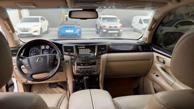 Подержанный Lexus LX 570 III, 5.7 л, 2010 в Аджмане от Abu Rashid Cars  Белый цвет. GCC | AUTO.AE