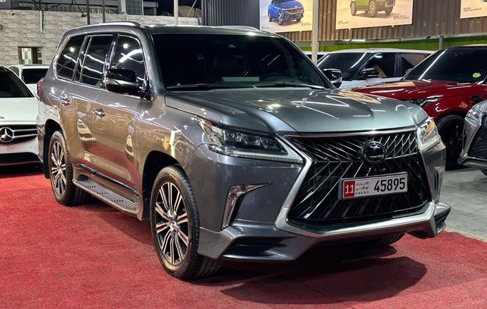 Подержанный Lexus LX 570 III Рестайлинг 2, 5.7 л, 2019 в Аджмане Серый цвет. GCC | AUTO.AE