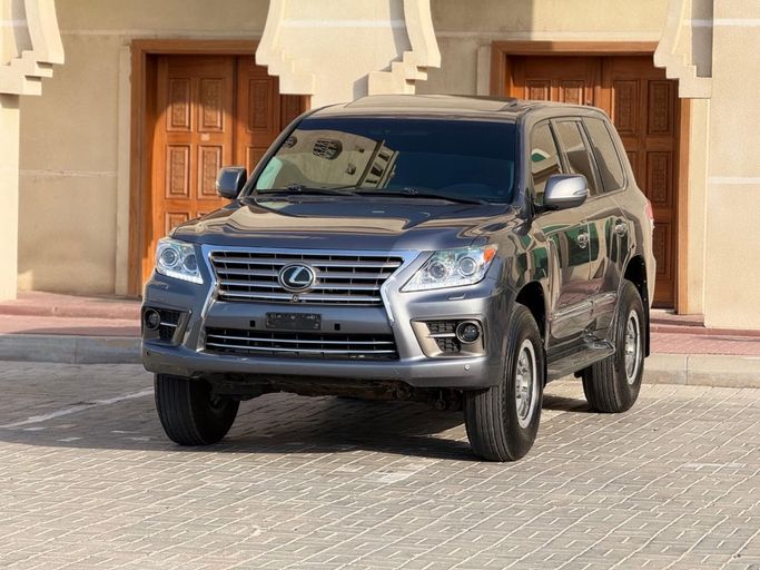 مستعملة ⁦Lexus LX 570 ثالثاً فيس ليفت، 5.7 l، 2012⁩ في في الإمارات, عجمان من SAEED MOTORS، اللون رمادي. مواصفات الخليج | AUTO.AE | إعلان #288757