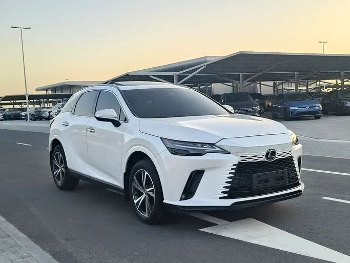 مستعملة ⁦Lexus RX 350h V، 2.5 l، 2023⁩ في في الإمارات, عجمان من SANA AL SHEHEZIN MOTORS، اللون أبيض. المواصفات الأمريكية | AUTO.AE | إعلان #285604