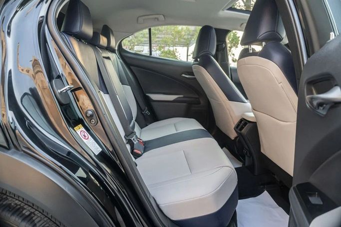 Подержанный Lexus UX 200 I, 2.0 л, 2019 в Аджмане от AMG Cars Черный цвет. Американская | AUTO.AE