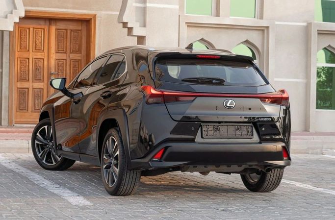 Подержанный Lexus UX 200 I, 2.0 л, 2019 в Аджмане от AMG Cars Черный цвет. Американская | AUTO.AE