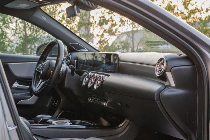 Подержанный Mercedes-Benz A-Class 220 IV (W177), 2.0 л, 2020 в Аджмане от AMG Cars Серый цвет. Американская | AUTO.AE