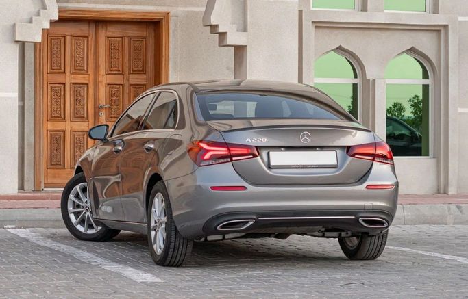 Подержанный Mercedes-Benz A-Class 220 IV (W177), 2.0 л, 2020 в Аджмане от AMG Cars Серый цвет. Американская | AUTO.AE