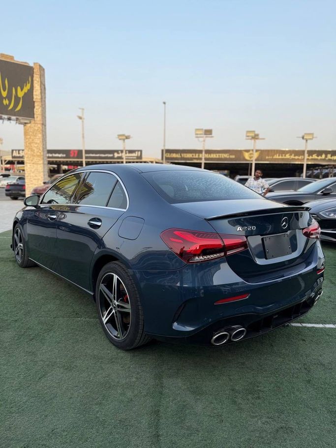 Подержанный Mercedes-Benz A-Class 220 IV (W177), 2.0 л, 2021 в Аджмане от Syria Motors Синий цвет.  | AUTO.AE