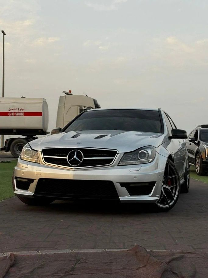 Подержанный Mercedes-Benz C-Class AMG 63 AMG III (W204), 6.2 л, 2009 в Аджмане от Abu Rashid Cars  Серый цвет. Американская | AUTO.AE